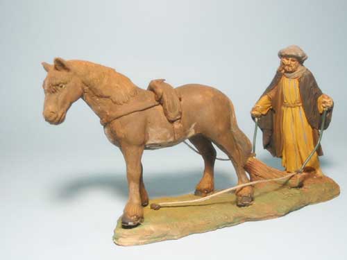 Contadino con cavallo che ara