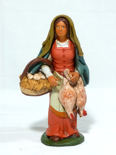 Donna con galline e cesto di uova
